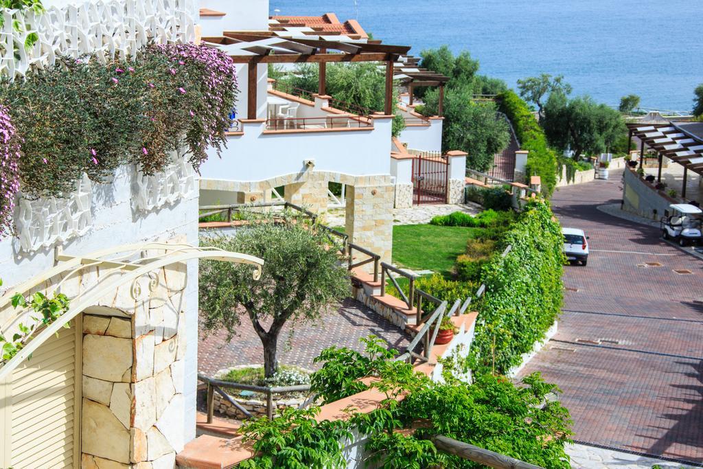 Holiday Lodge Al Porto Mattinata Exterior foto